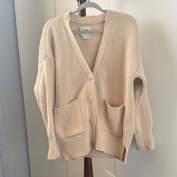 Abercrombie & Fitch Sweaters - Abercrombie and Fitch knitted oversized cardigan